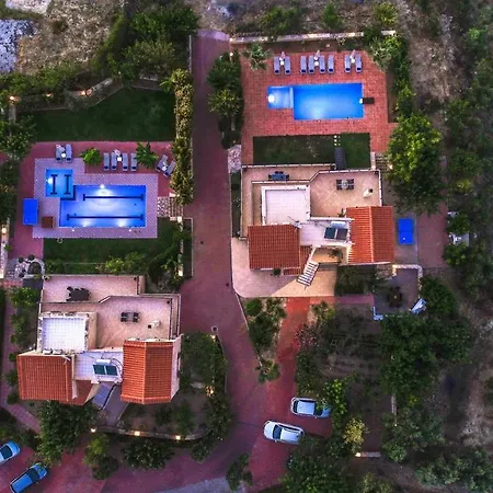 Louloudaki Villa *